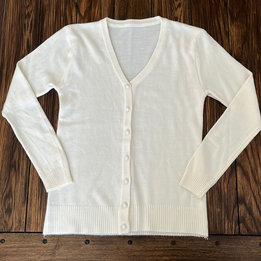 EUC vintage ivory cardigan